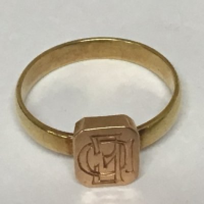 An unmarked gents seal signet ring. Weight 3g
