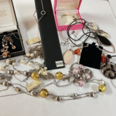 a mixed collection of 92 stamped silver jewellery including bracelets, necklaces and pendants.