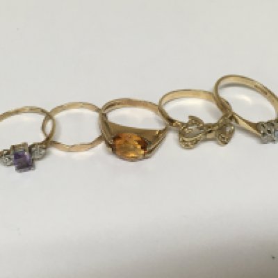 Five 9carat gold rings one set with an aquamarine a Citrine and others 7g (5)