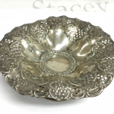 A silver fruit bowl with piecework decoration, Sheffield hallmarks, approx 255g. Shipping category B.