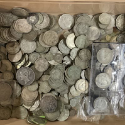 A large collection of pre 1947 silver coinage. 3.2kg.