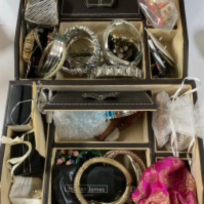 5 trays of modern fashion jewellery.