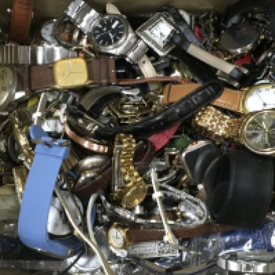 A small box of mixed watches including Casio, Seiko, D&G etc . This lot cannot be posted