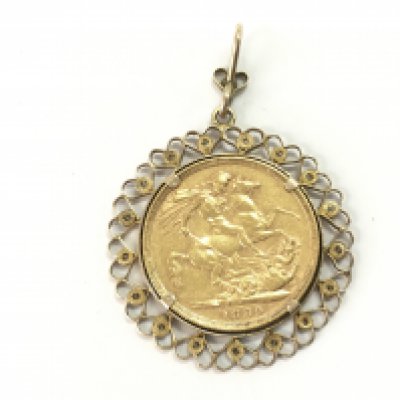 An 1889 full sovereign in a 9ct gold mount. Postage A