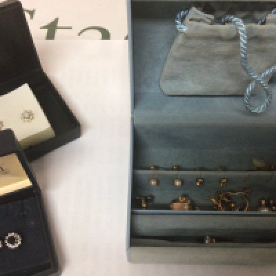 A collection of gold and other earrings set with pearls and other stones.