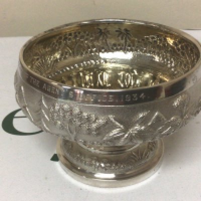 An Indian silver rose bowl with Repousse chased decoration the edge with an inscription and date 1934. Indian silver marks to the base. Weight 224g