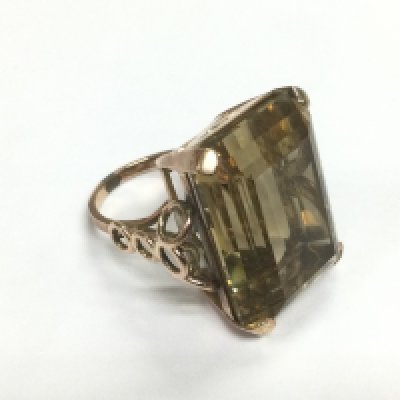 A large 9ct gold rimg set with citrine, approx 14.2g and approx size L-M. Shipping category A.