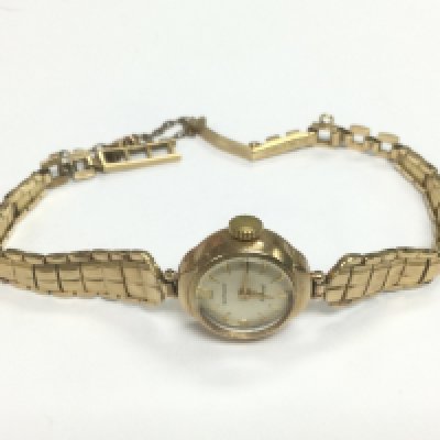 A Rotary 9ct gold cased ladies watch, approx 15.8g. Shipping category A.