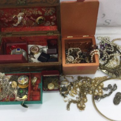 Two jewellery boxes containing a collection of costume jewellery (2). Shipping category C.