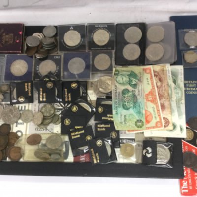 A collection of coins and some bank notes comprising circulated examples, George III and later coins including Crowns. Shipping category D.