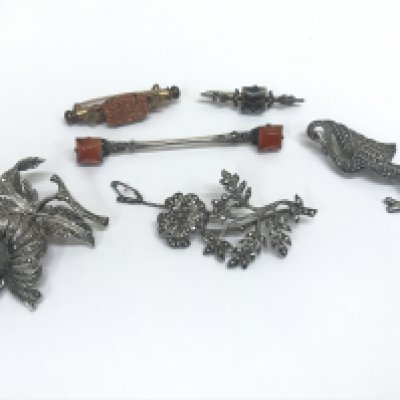 Vintage 3 silver and marcasite brooches, gold stone brooch, silver agate cloak bar brooch, silver agate brooch. Postage category A- NO RESERVE