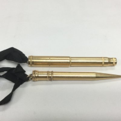 A gold plated Parker pen and propelling pencil (2). Shipping category A.-