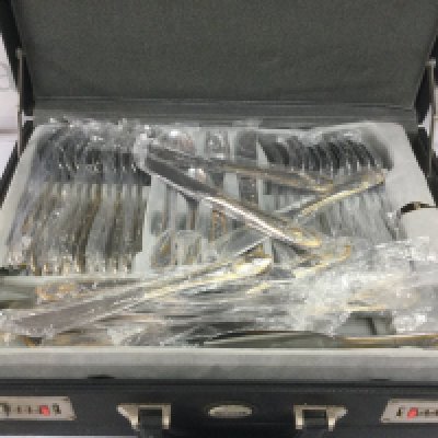 A cased canteen of cutlery. Shipping category D.
