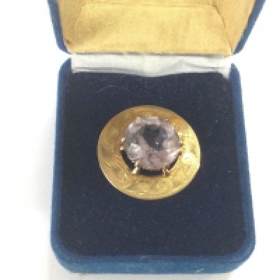 A 9ct gold and amethyst brooch, approx 4.6g. Shipping category A.