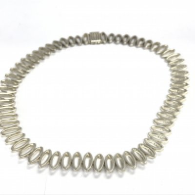 A modern design silver necklace. Approximately 46cm long and 90g Postage A