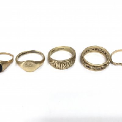 5 9ct gold rings of various designs. 16.35g Postage A