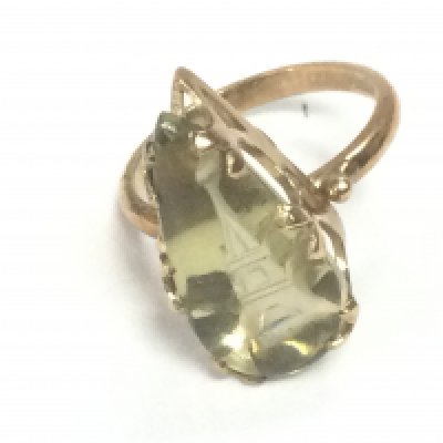 A 9ct gold ring with Eiffel Tower shown in the set stone. 4.47 and N 1/2 Postage B