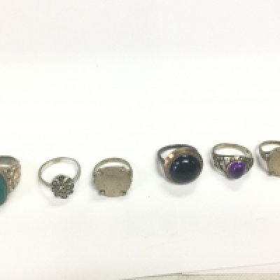 A collection of 6 silver rings of various designs. 27.50g Postage B