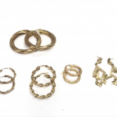 5 pairs of 9ct gold earrings. 14.20g