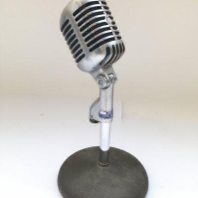 A Shure 55 S microphone.