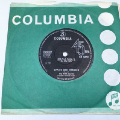 A rare Pink Floyd 7" single of 'Apples & Oranges' b/w 'Paint Box'. VG.