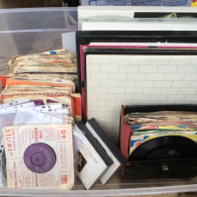 A box of LPs and 7" singles including a purple HMV label 'All Shook Up', a 3LP Who box set and other items.