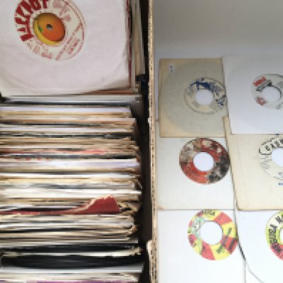 A box of reggae 7" singles including many Jamaican pressings.