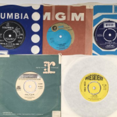 Five rare soul and funk 7" singles comprising Salena Jones F 12708, The Velours on MGM 2006-603, Lou Bennett on Columbia DB 7296, Judy Carne on Reprise RS 20680 and Viola Wills on President PT 108.