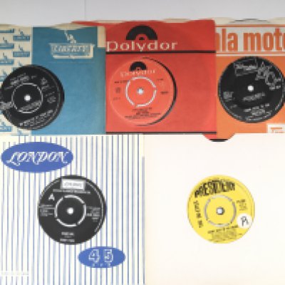 Five rare soul and funk UK 7" singles comprising Chris Clark on Motown TMG 624, Homer Banks on Liberty LIB 12047, Bobby Paris on London HLU 10553 and The Du-ettes on President PT 382.