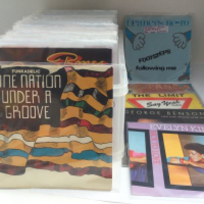 Two boxes of approx 250 soul, funk and disco 7" singles by various artists including James Brown, Funkadelic, Cameo, Stevie Wonder and many more.