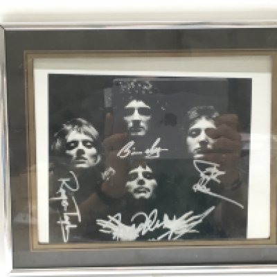 A signed Queen publicity print, no COA. Please note that buyers must satisfy themselves as to the authenticity of any signed items before bidding as we are not experts in this field and will not be held responsible should they prove to be anything other than genuine.