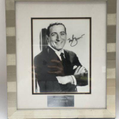 A framed and signed photo of Tony Bennett. No COA. Please note that buyers must satisfy themselves as to the authenticity of any signed items before bidding as we are not experts in this field and will not be held responsible should they prove to be anything other than genuine.