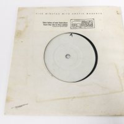 Arctic Monkeys. One of a very limited run of 50 promos pressed for their debut single 'Five Minutes With The Arctic Monkeys' comprising the tracks 'Fake Tales Of San Francisco' and 'From The Ritz To The Rubble'. Ex condition. Test played with no jumps, skips or surface noise.