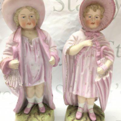 A pair of early 20th century Rudolstadt German Papa and Mama figures. 36cm tall. Restoration as seen. This lot cannot be posted
