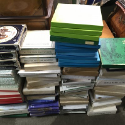 A large collection of Boxed collectors plates including Aynsley, Worcester, Wedgwood etc. this lot cannot be posted