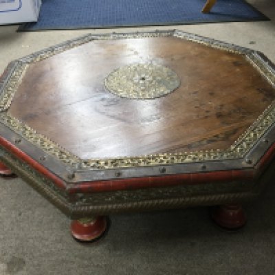 An eastern octagonal table. Diameter 74cm, height 16cm. NO RESERVE