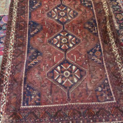 A Large Persian wool rug with geometric design, 260cm x 183cm