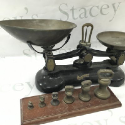 A vintage set of Librasco scales . Postage category c- NO RESERVE