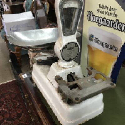 A set of scales by Avery made in England 20lb- NO RESERVE