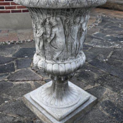 A large cast concrete planter of classical design (Sold in situ).- NO RESERVE