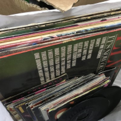 A collection of vinyl LPs and singles including Kiss, Black Sabbath, Queen , The B-52s etc. postage category b