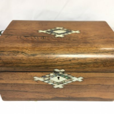 A rosewood work box 30w x 22d x 16h cm. NO RESERVE