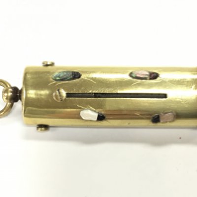 A Shibayama etui. Approximately 6cm in length. Postage A