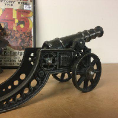 A cast iron model of a canon. 36 cm .