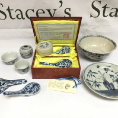 A collection of Tek Sing and other blue and white shipwreck finds including Desaru spoons, tea bowls, dishes etc. Comes with a book and a catalogue about South East Asian shipwrecks and their cargo. Shipping category D.