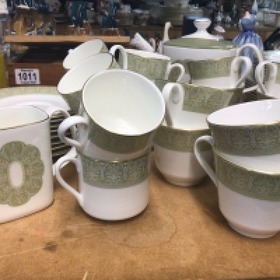A Royal Doulton Sonnet pattern tea coffee and dinners service no obvious damage 6/7 place setting.