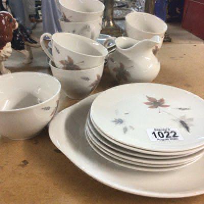 A Royal Doulton Tumbling Leaves pattern six place tea set.