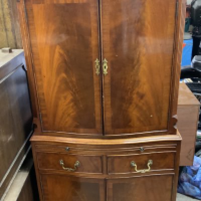 A reproduction mahogany veneered cocktail cabinet . 153cm x 72cm x 36cm.