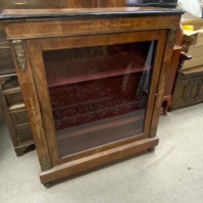 An Edwardian pier cabinet with glazed door, gilt metal mounts and inlay. 91cm x 106cm x 31.5cm