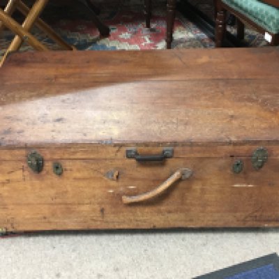 A vintage mahogany trunk, 92cm wide , 40cm tall , 52cm long.